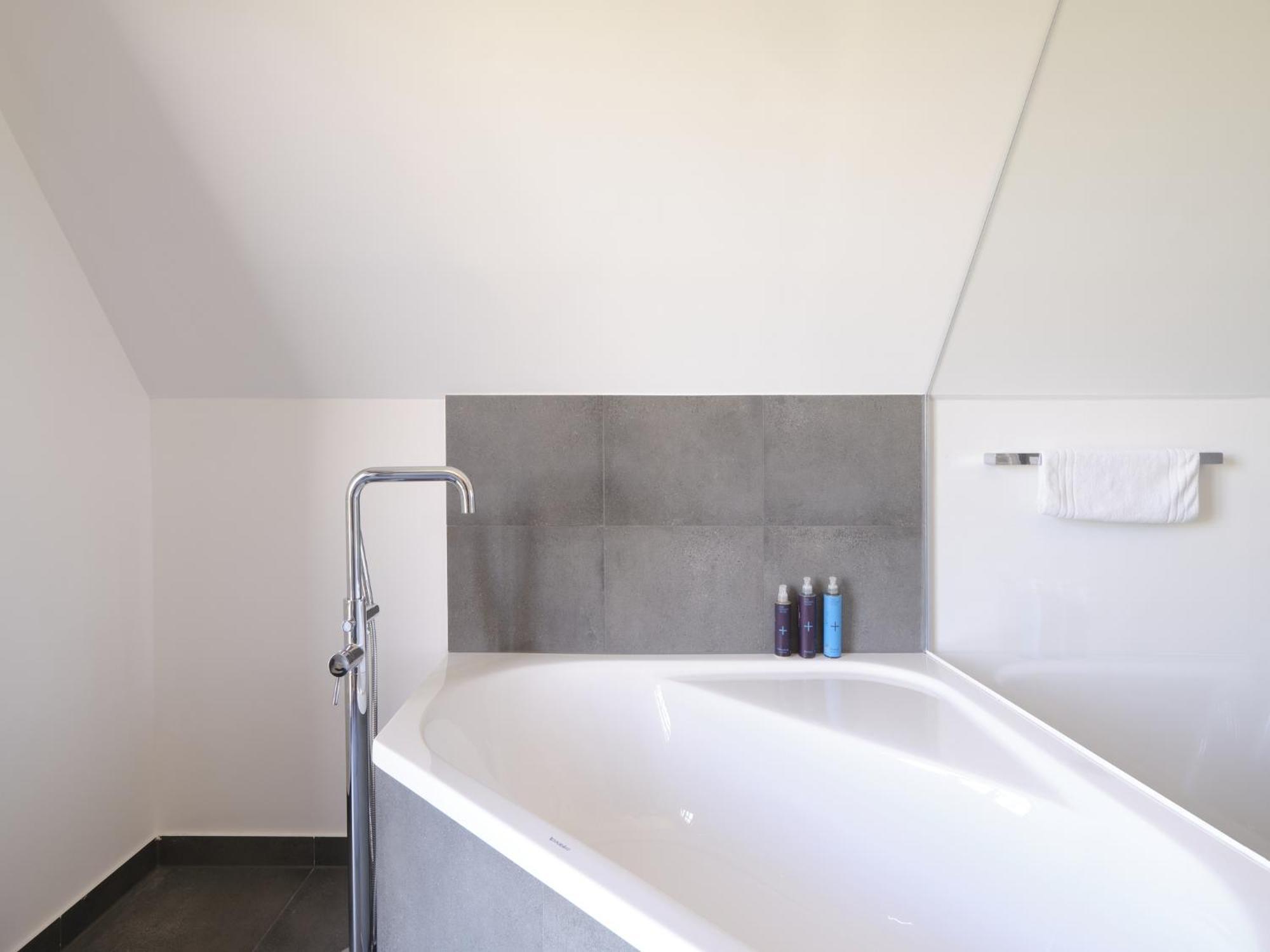 Reetland Am Meer - Luxusplus Reetdachvilla Mit 4 Schlafzimmern, Aussensauna, Loungebereich Und Kamin G07 ドランスケ エクステリア 写真